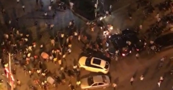 Trung Quốc: Land Rover lao vào đám đông, hơn 50 người thương vong