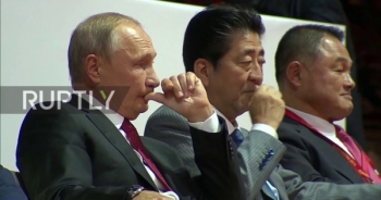 Tổng thống Putin cùng Thủ tướng Nhật Bản xem thi đấu judo