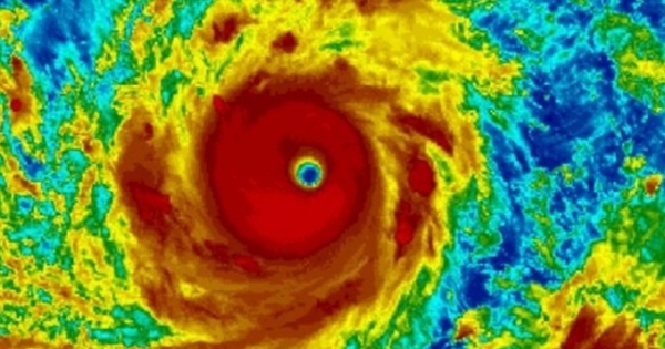 Siêu bão Mangkhut vào Biển Đông mạnh cấp 17, gió giật 200km/giờ