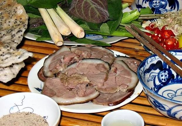 Thịt ch&oacute; vẫn l&agrave; m&oacute;n ăn kho&aacute;i khẩu của người Việt.