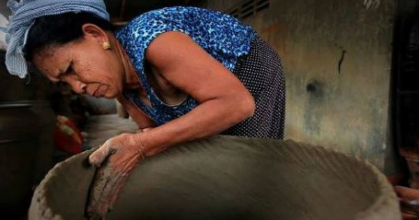 Những người phụ nữ giữ gìn mạch sống của các làng nghề