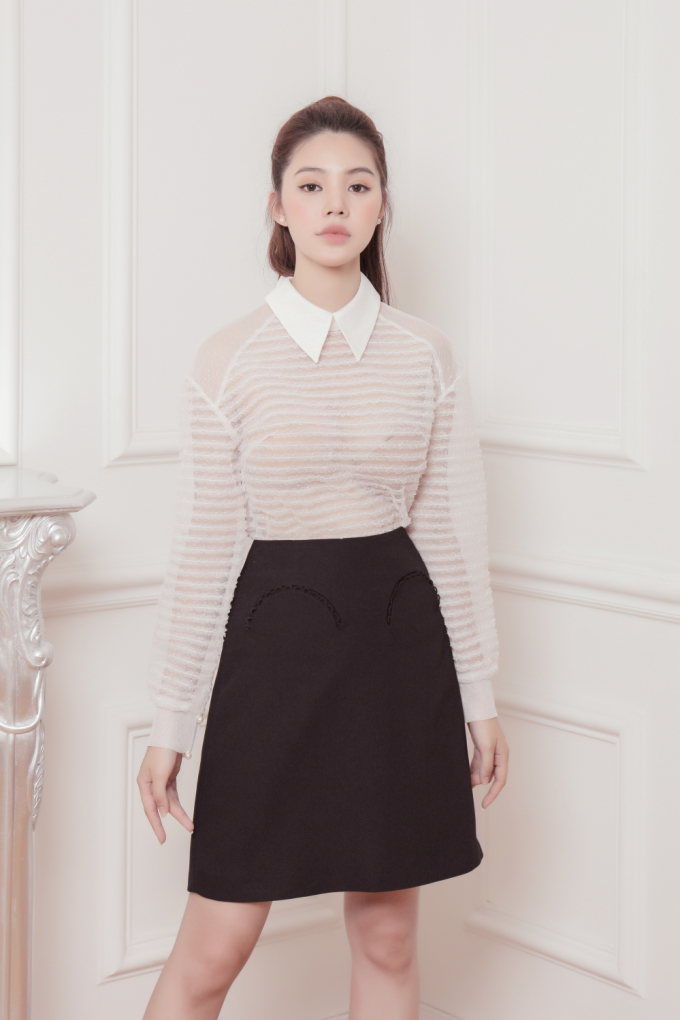 Jolie Nguyễn khoe v&ograve;ng một hờ hững trong loạt trang phục mới