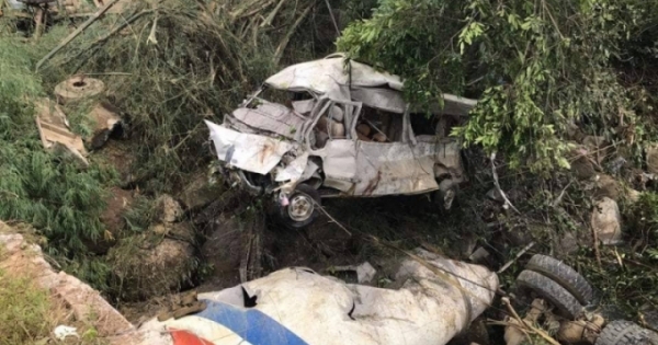 Tai nạn kinh hoàng khiến 13 người chết ở Lai Châu: “Cả 2 chiếc xe bay lên không trung”