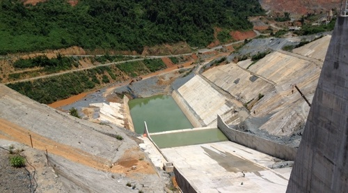 Đ&agrave; Nẵng đề nghị Bộ TN-MT chỉ đạo c&aacute;c hồ chứa thượng nguồn xả nước đẩy nhiễm mặn.