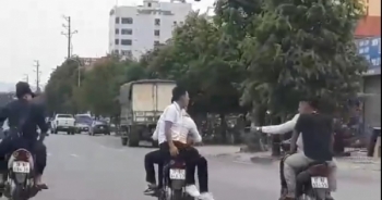 [Clip]: Phẫn nộ với nhóm "Sửu nhi" đi xe máy lạng lách, đánh võng trên đường