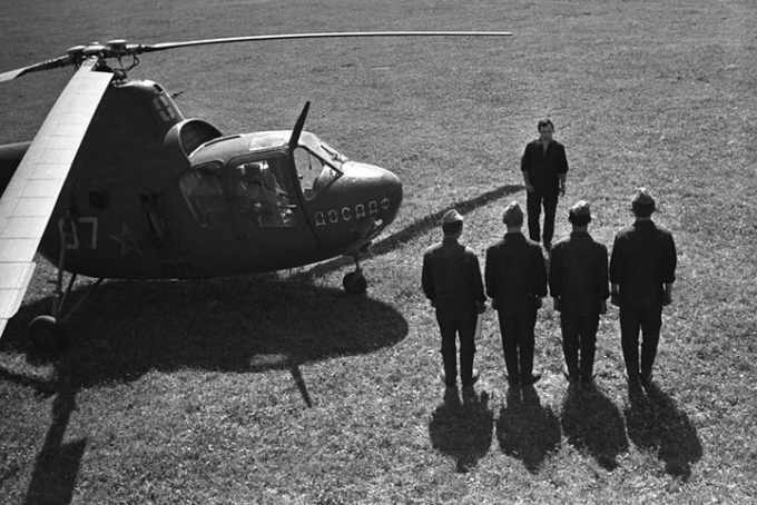 Trực thăng Mi-1. Đ&acirc;y l&agrave; trực thăng đầu ti&ecirc;n của Li&ecirc;n X&ocirc; được đưa v&agrave;o sản xuất h&agrave;ng loạt. Chuyến bay đầu ti&ecirc;n của Mi-1 l&agrave; v&agrave;o ng&agrave;y 20/9/1948.
