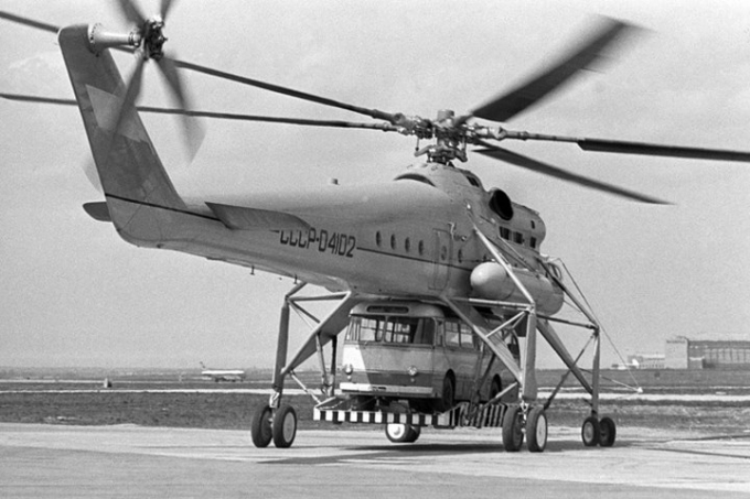 Trực thăng vận tải qu&acirc;n sự Mi-10, được đưa v&agrave;o phục vụ v&agrave;o năm 1963.