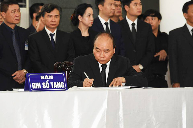 Thủ tướng Nguyễn Xu&acirc;n Ph&uacute;c chia buồn trong sổ tang: