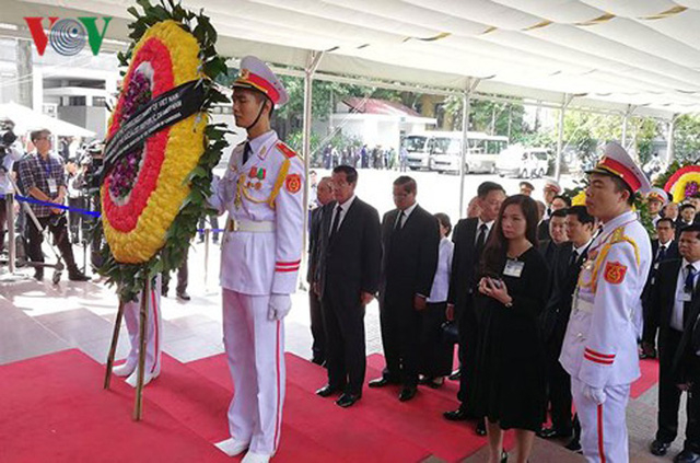 Đo&agrave;n L&atilde;nh đạo Campuchia do Thủ tướng Hun Sen dẫn đầu v&agrave;o viếng Chủ tịch nước Trần Đại Quang ở Nh&agrave; tang lễ quốc gia.