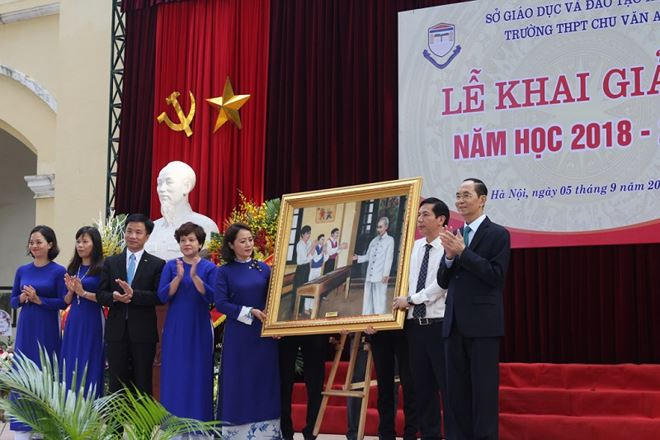 &nbsp;Những h&igrave;nh ảnh cố Chủ tịch nước Trần Đại Quang tại Trường THPT Chu Văn An (Ảnh Tư liệu nh&agrave; trường)
