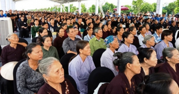 Người dân quê nhà rơi lệ xem Lễ truy điệu Chủ tịch nước Trần Đại Quang