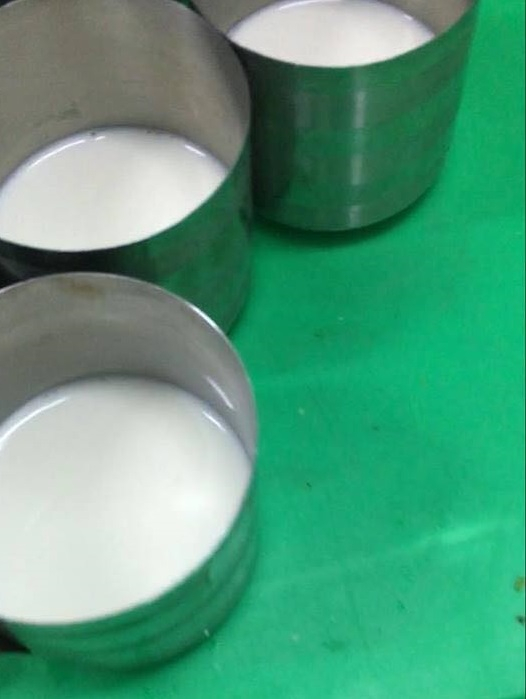 Mỗi ch&aacute;u được 1 cốc sữa được cho l&agrave; chưa đầy 100ml t&iacute;nh ra chưa được 1000 đồng/1 cốc.