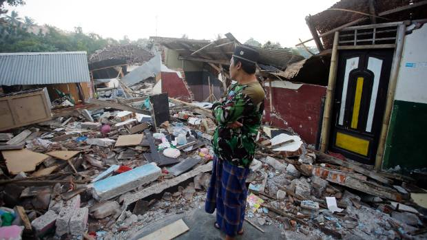Trước đ&oacute;, một trận động đất mạnh 6,1 độ Richter xảy ra cũng ở khu vực Donggala khiến &iacute;t nhất 1 người thiệt mạng, 10 người bị thương.