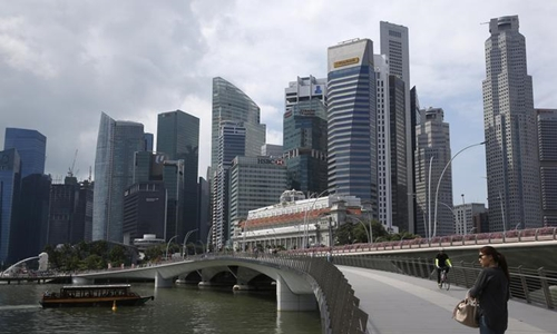 Khu trung t&acirc;m thương mại của Singapore. Ảnh:&nbsp;Reuters.