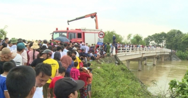 Thanh Hóa: Tìm thấy xe taxi cùng xác người dưới cầu Vàng