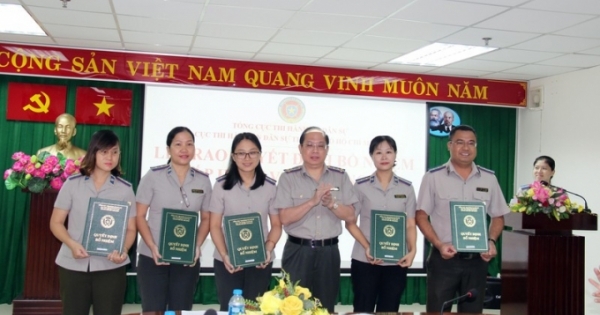 TP Hồ Chí Minh trao quyết định bổ nhiệm Chấp hành viên trung cấp