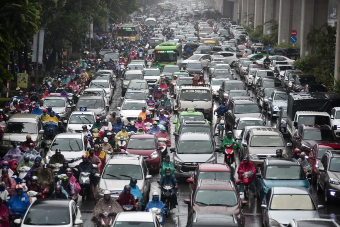 Tắc đường vì mưa lớn ở Hà Nội. Ảnh internet