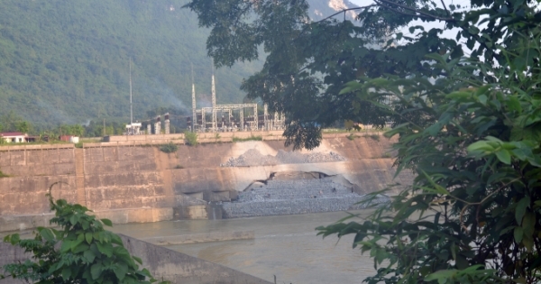 Hà Giang: Nỗi lo sập nhà do thủy điện sông Lô 2 tích nước