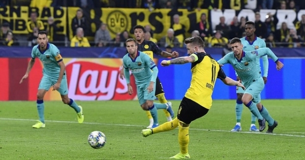 Reus đá hỏng phạt đền, Barcelona may mắn cầm hòa Dortmund