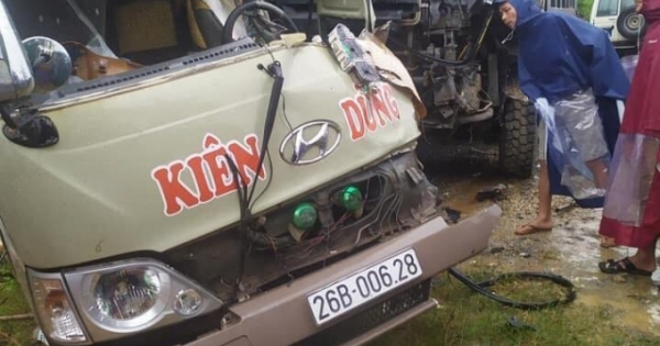 Tai nạn kinh hoàng giữa xe khách và xe tải ở Phú Thọ khiến 6 bị thương nặng