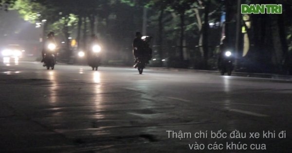 Hà Nội: "Toát mồ hôi " xem hàng chục quái xế bốc đầu, đua xe quanh Hồ Gươm