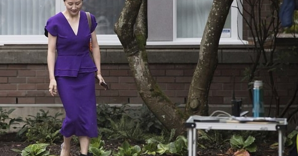 Vì sao “Công chúa” Huawei đeo vòng định vị tới tòa Canada?