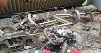 [Clip]: Hiện trường vụ tai nạn đường sắt khiến 4 toa tàu bị lật ở Nghệ An