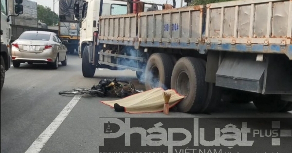 TP HCM: Va chạm với xe tải, người đàn ông tử vong