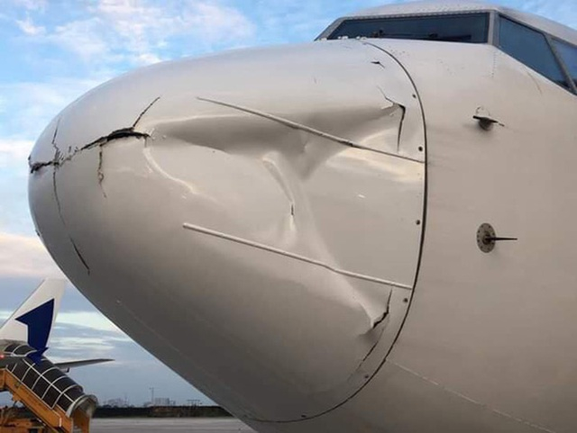Máy bay Boeing 737 của T'way Air bị hư hỏng sau tiếng động lớn khi hạ cánh