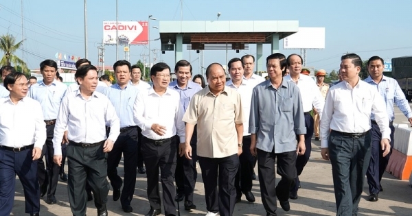Thủ tướng thị sát, kiểm tra dự án cao tốc Trung Lương - Mỹ Thuận
