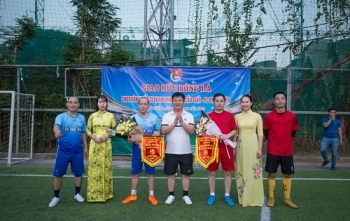 Giao hữu bóng đá giữa "FC Phóng Viên Việt Nam" và UBND Quận Cầu Giấy