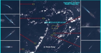 Tàu sân bay Mỹ nghi bị 7 tàu Trung Quốc “vây” trên Biển Đông