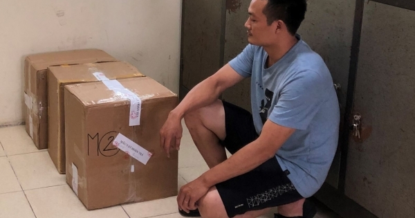 Hưng Yên: Bắt giữ đối tượng vận chuyển 1500 bao thuốc lá lậu
