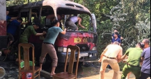 Nghệ An: Cúng rằm tháng 7, cháy cả nhà thờ họ lẫn xe khách
