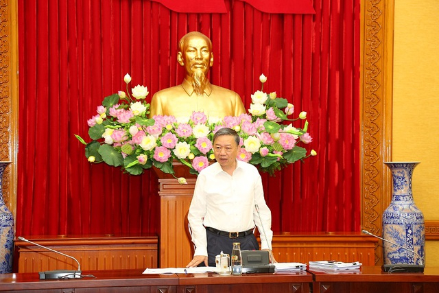 Đại tướng Tô Lâm - Bộ trưởng Bộ Công an chỉ đạo tại cuộc họp (Ảnh: BCA).