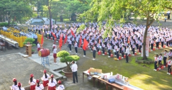 Đồng Nai: Trường THCS Ngô Thời Nhiệm trao 100 phần quà trong lễ khai giảng năm học mới