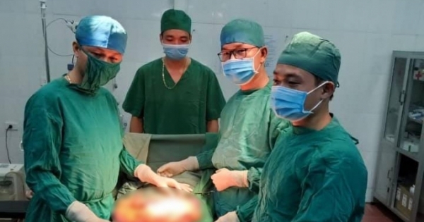 Nghệ An: Người phụ nữ bị bò húc thủng bụng, đứt ruột