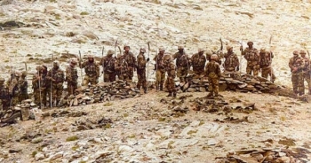 Lính Trung Quốc bị nghi mang giáo mác chạm trán binh sĩ Ấn Độ