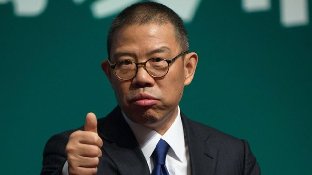 Sau đợt IPO thành công, ông chủ hãng nước đóng chai đã tạm vươn lên vị trí người giàu nhất Trung Quốc. (Ảnh: MSN.com)