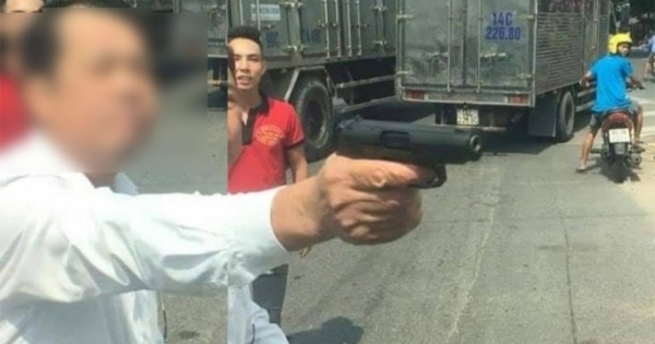 Khởi tố, bắt tạm giam người đàn ông dùng súng dọa bắn tài xế xe tải ở Bắc Ninh