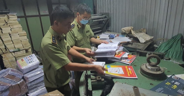 Hà Nội: Lực lượng chức năng thu giữ hàng tấn sách lậu ngay đầu năm học mới