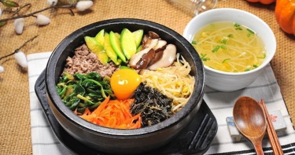 Điều gì khiến cơm trộn Bibimbap thành đặc sản xứ Kim Chi?