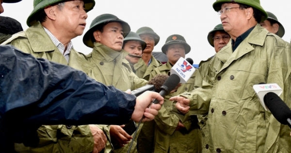 Phó Thủ tướng Chính phủ Trịnh Đình Dũng kiểm tra công tác ứng phó với bão số 5
