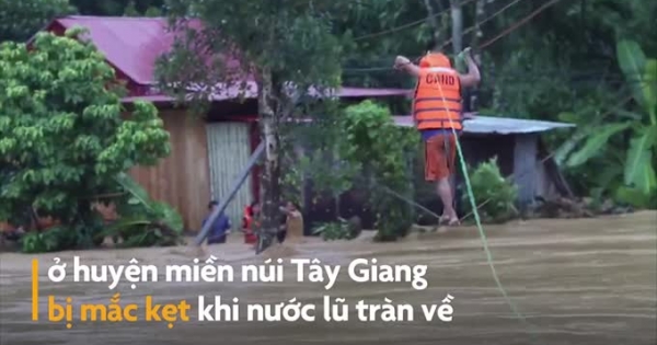 Video: Nín thở chứng kiến cảnh Công an đu dây cứu người giữa dòng nước lũ