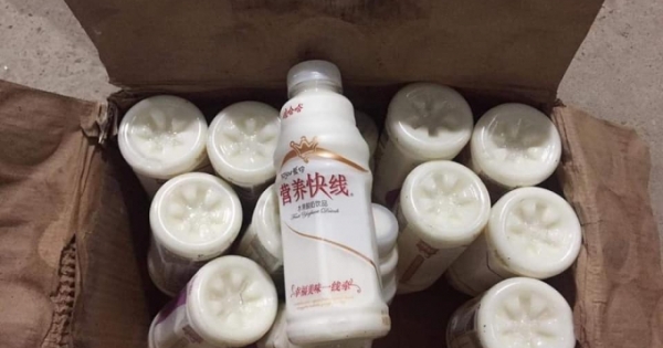 Hà Nội: Phát hiện trên 2.500 thùng sữa chua uống nhập ngoại không rõ nguồn gốc