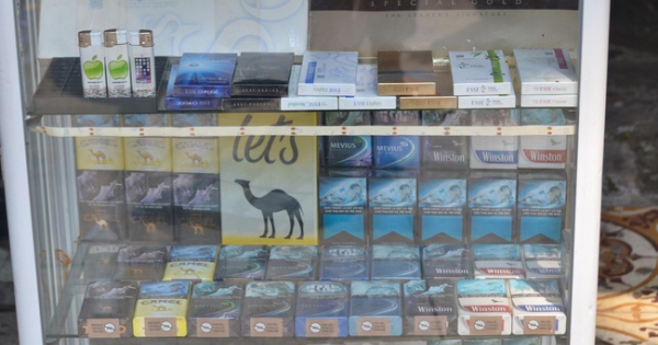 Bày bán một bao thuốc lá lậu có thể bị phạt tới 3 triệu đồng