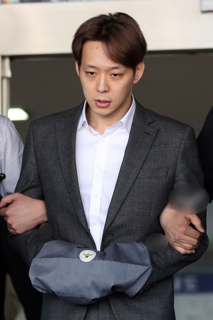 Park Yoochun bị cảnh sát bắt giữ vì liên quan đến chất cấm.