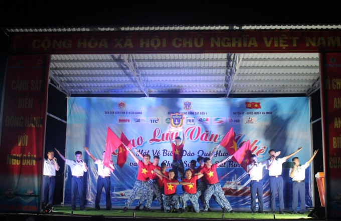 Đêm giao lưu văn nghệ tại xã Tân Thạnh, huyện An Minh, tỉnh Kiên Giang