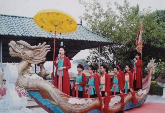 Biểu diễn hát Chèo tàu tại xã Tân Hội (ảnh tư liệu).