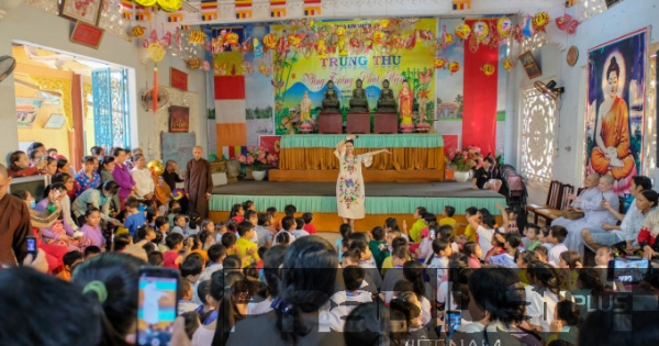 Gần 1.000 trẻ em tới chùa vùng hạn mặn Gò Công Đông vui Trung thu